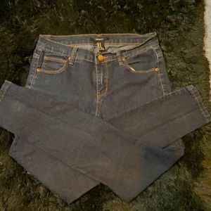 Forever21 skinny sz 26 perfect with your favorite winter sweater & boots🤩😍⭐️